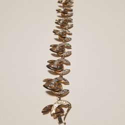 10K gold Chanel style bracelet Lent  7 and a 1/2  used