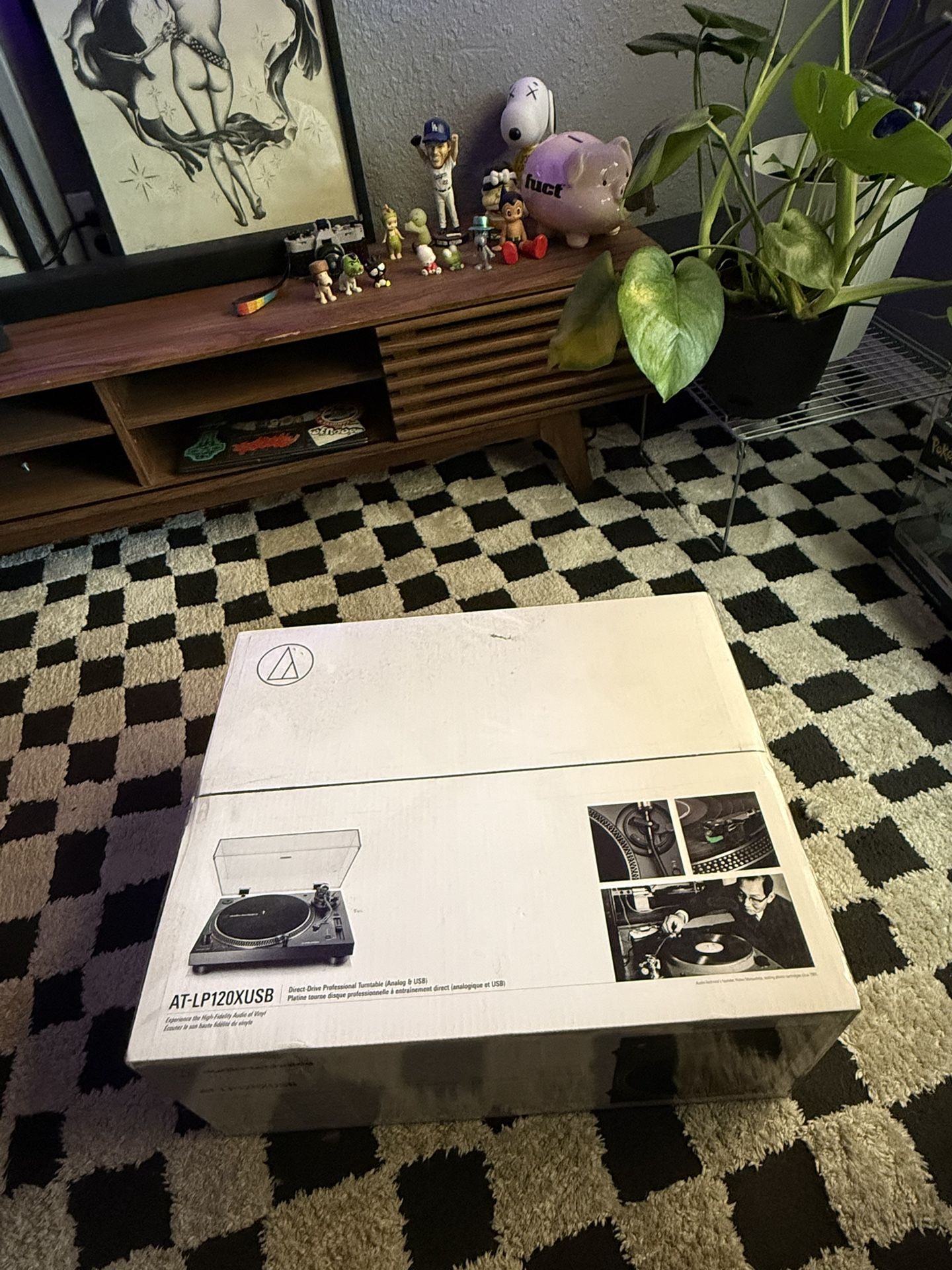 AUDIO TECHNICA TURNTABLE (BRAND NEW/IN BOX)