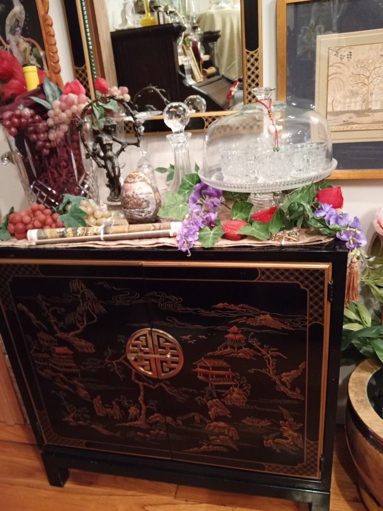 Beautiful Oriental Chest W/ Up Raised Scenery And Mirror Included And Excellent Condition