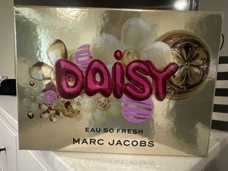 Marc Jacobs Daisy Eau So Fresh Gift Set