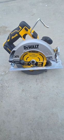 Dewalt 20v Circular Saw Brushless XR blade size 7 1/4 Brand New Tool Only