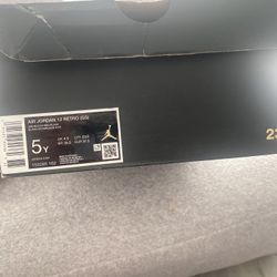 Air Jordan 12 Retro (GS) Size 5Y 