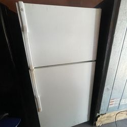 Top freezer refrigerator