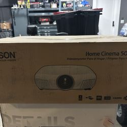 Home Cinema 5050UBe 4K PRO-UHD®1 3-Chip HDR2 Projector