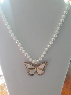 Freshwater pearls necklace and butterfly pendant