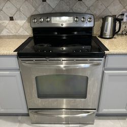 GE Electric Stove / Oven – Stainless Steel – Works Perfectly