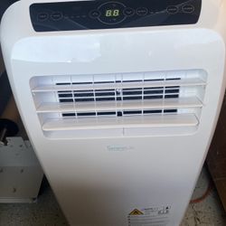 SereneLife 12000 BTU (DOE) Portable Air Conditioner Cools 550 sq ft with Heater and Dehumidifier Remote Control in White