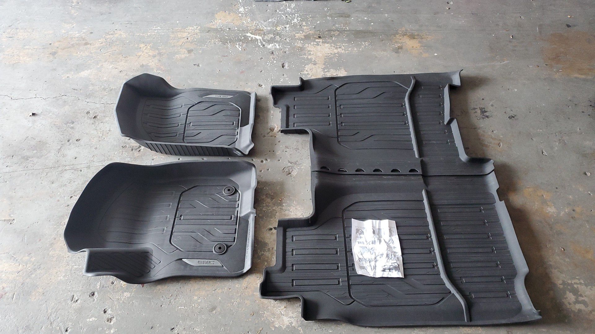 2019 / 20 GMC Sierra 1500 rubber mats set