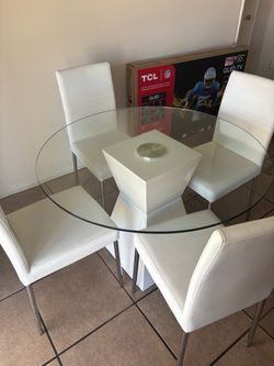 Glass Round Dining Table with 4 White Chairs