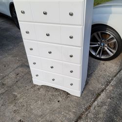 Modern White Solid Wood 5 Drawer Chest Dresser 