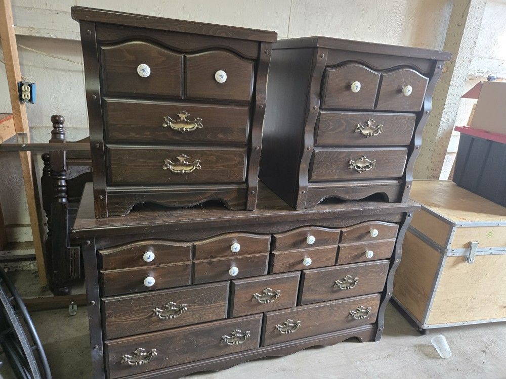 All Wood. Bedroom Set 