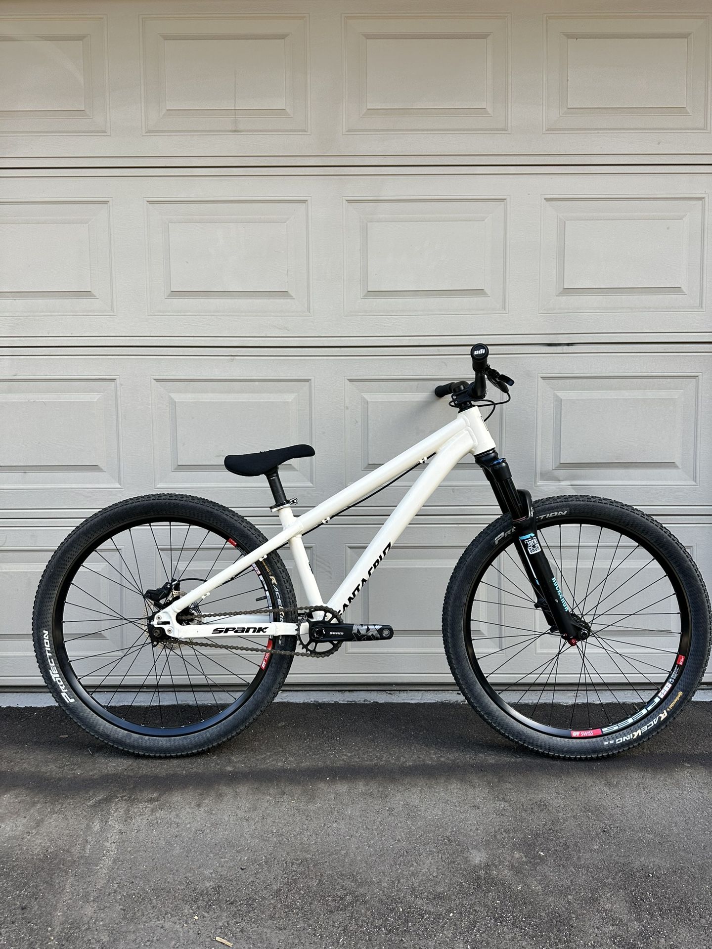 Santa Cruz Jackal dirt jumper