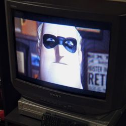 Sony Trinitron 20" CRT TV W Remote 