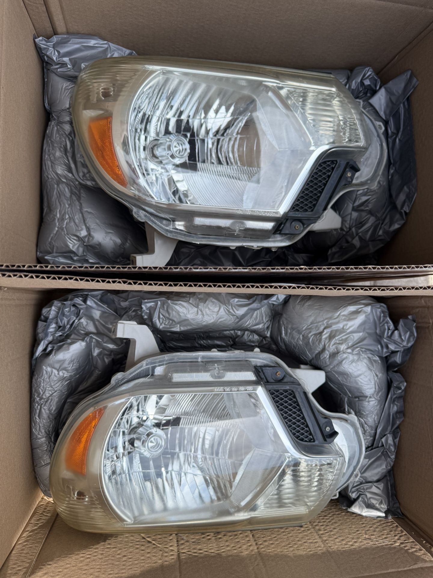 12-15 Toyota Tacoma Headlights