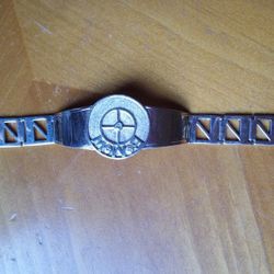 BMW LOVERS!!!!!! Man's 18K gold custom, one of a kind braceftlet with 3 full cut diamonds. Ghi