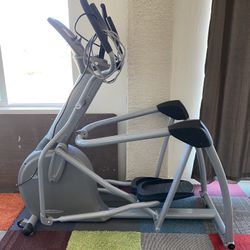 Elliptical Machine Trainer vision S7100 HRT 