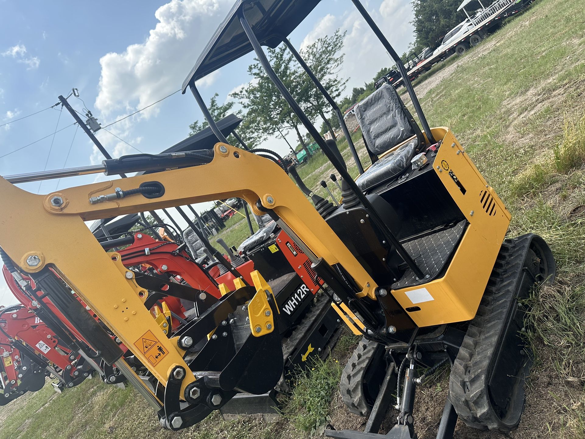 (1) Mini Excavator 