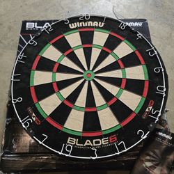 🎯 Winmau Blade 6 Dartboard Set – Sixth Generation + Backboard – Used Like New
