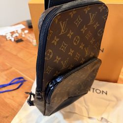 Louis Vuitton slingbag