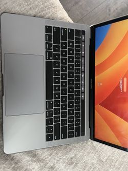 MacBook Pro 13-inch, 2019, Two Thunderbolt 3 ports