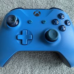 ***NO TRADES!!!*** blue Xbox One controller ***NO TRADES!!!***