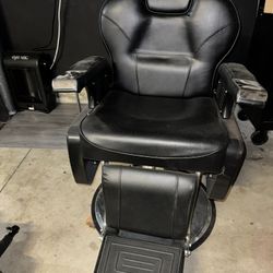 BARBER CHAIR GREAT CONDITION💈