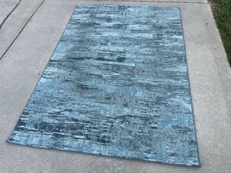 Nice Blue Fade Style Area Rug (5’x7’)
