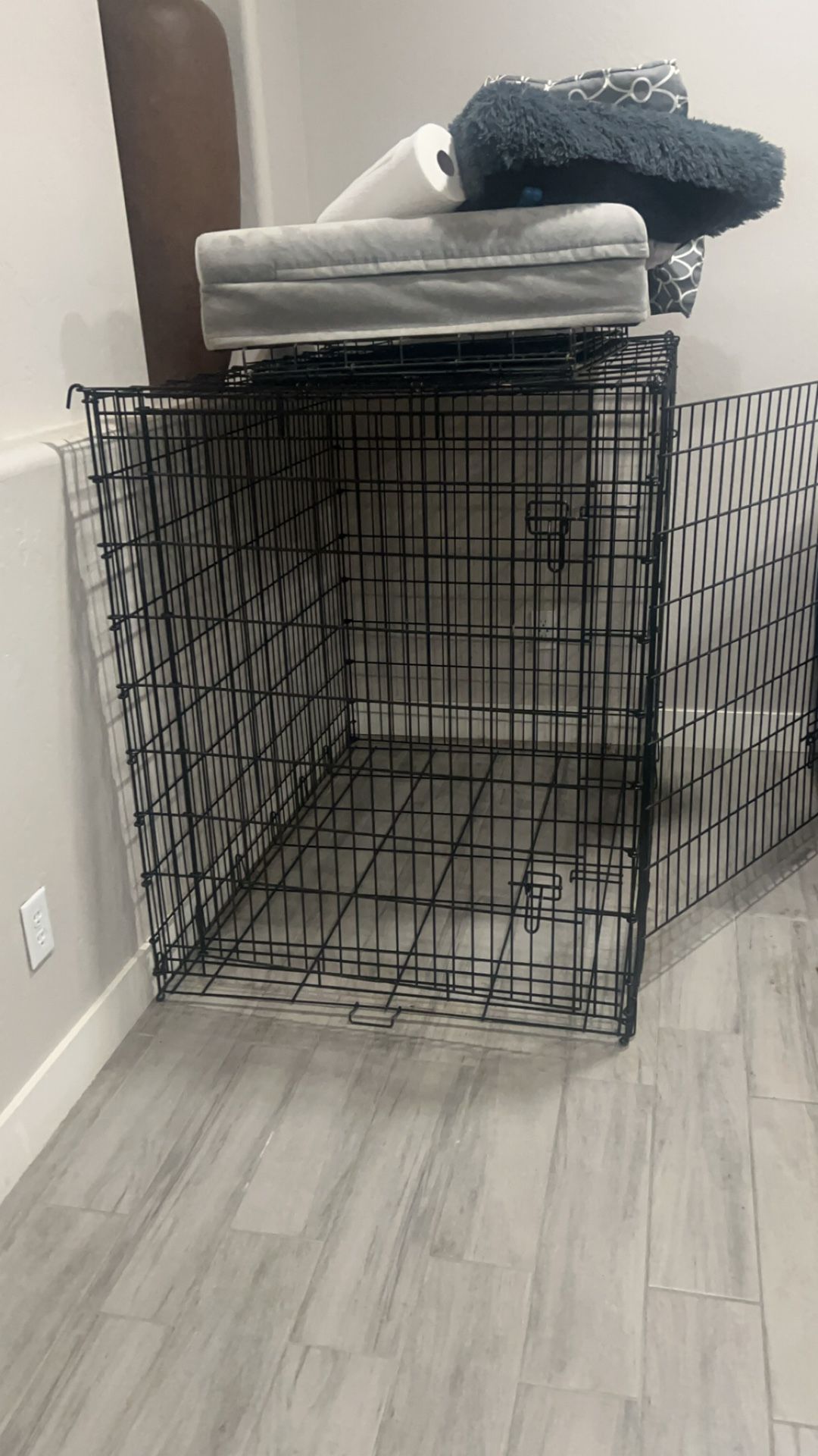 Xxl Dog Crate Comes With Bottom Tray  45H 54L 36W