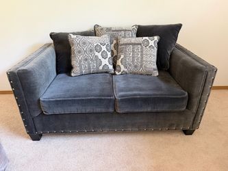 Gray Loveseat with 5 Pillows