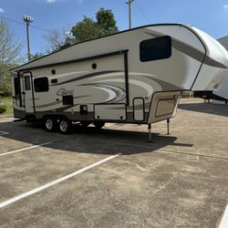 2016 Cougar Fifth Wheel Half Ton Towable 30ft