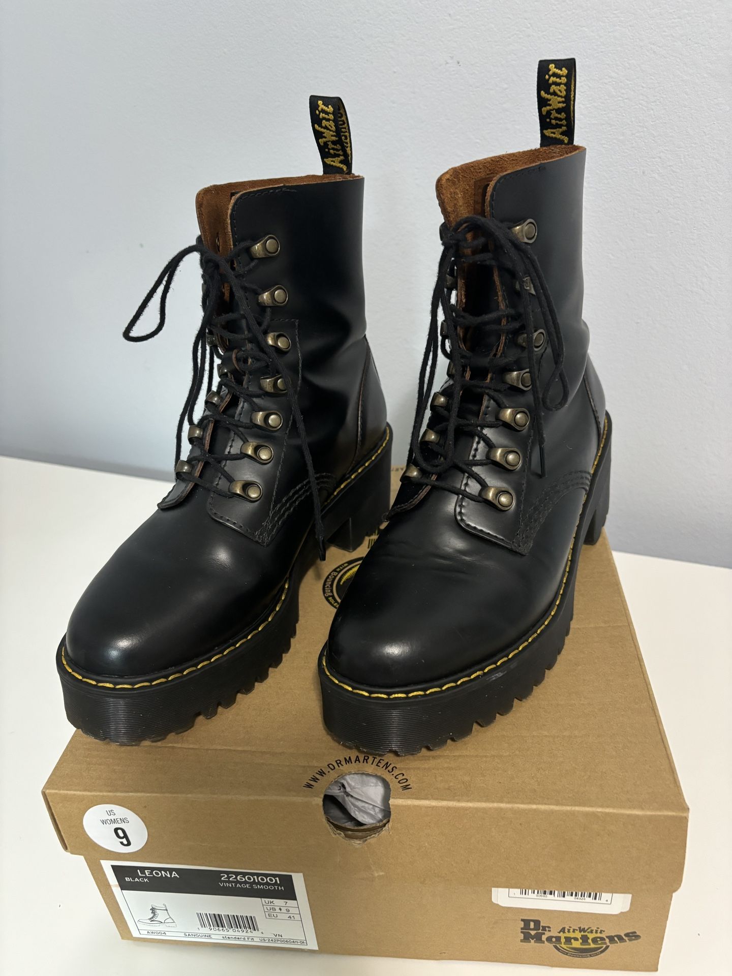 Dr. Martens Leona Black Vintage Boots Size 9