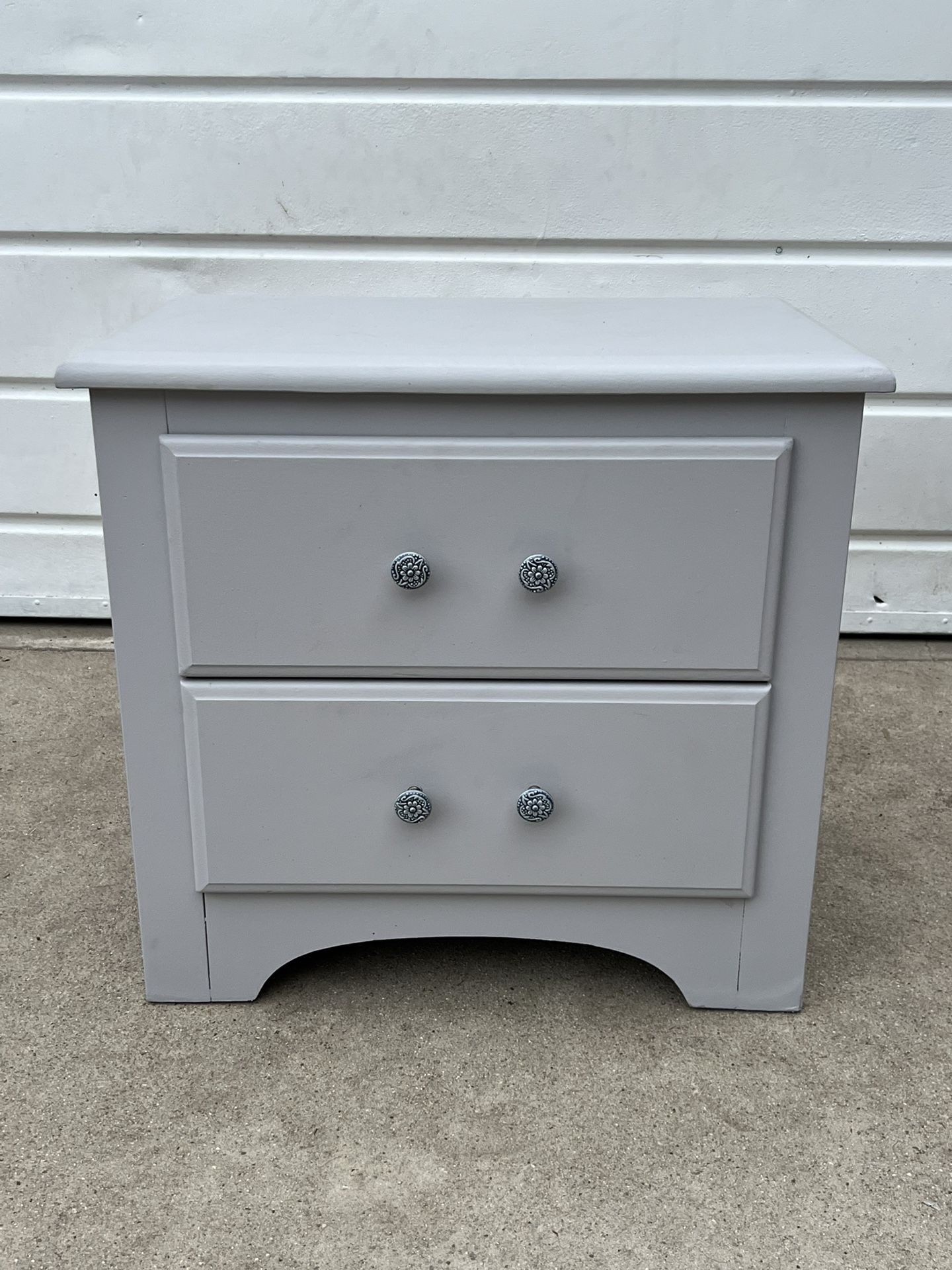 1 Beautifully refurbished Nightstand