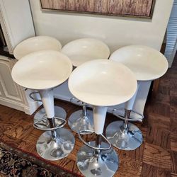 Very sturdy Bar Swivel Stools (5) 