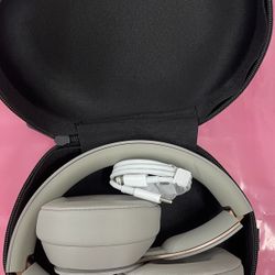 Headphone Beats Solo Pro wireless noise canceling on ear headphone W/soft case model A1881