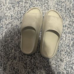 yeezy slides bone 9