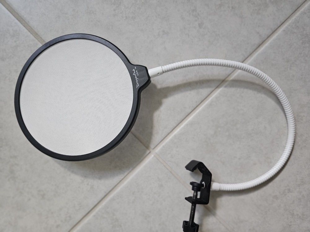 Microphone Pop Filter In Qhite And Black