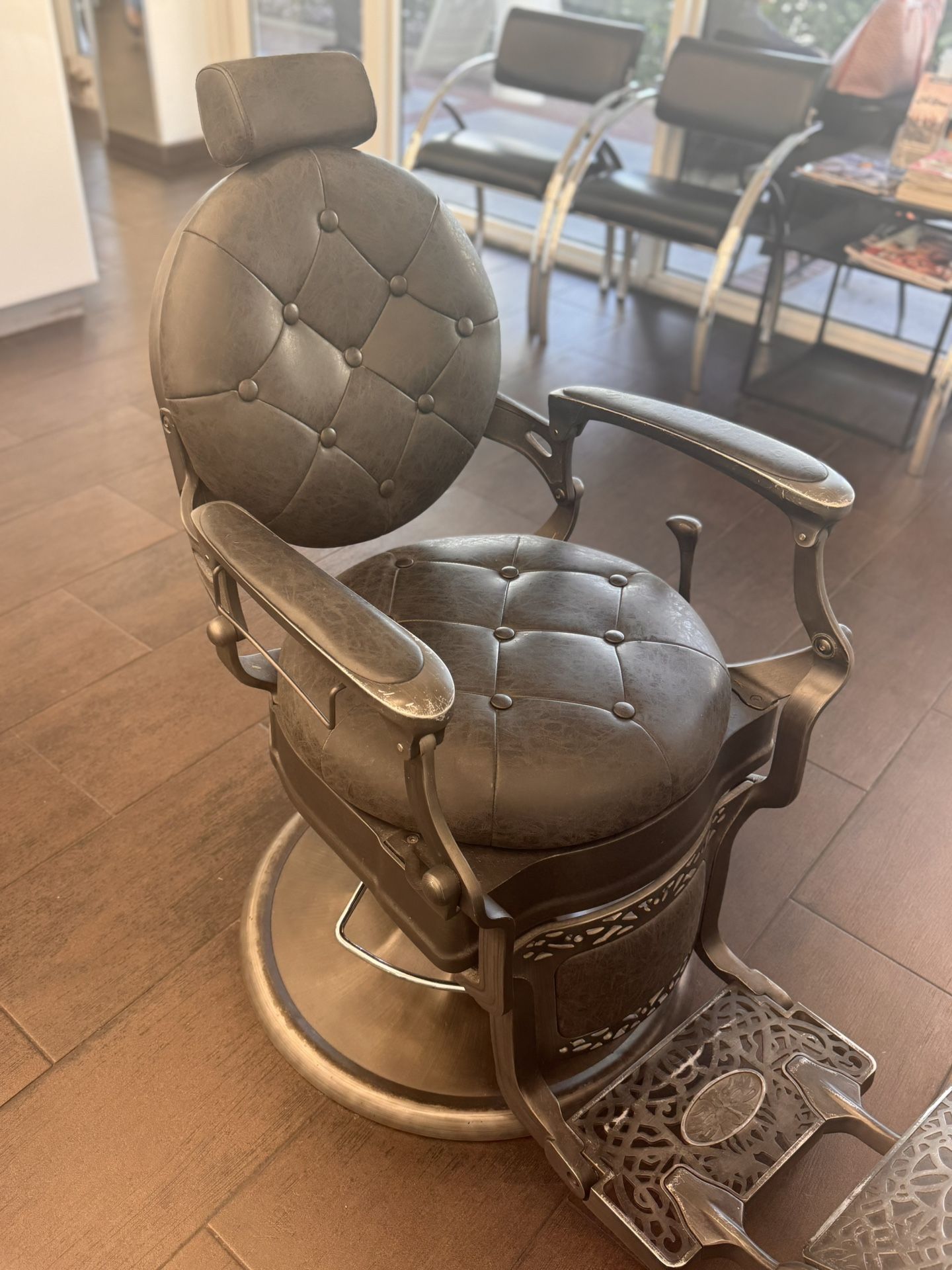 🔥 Premium Minerva Coppola II Barber Chair – Like New 🔥
