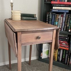 Beautiful Drop Leaf Side/ End Table