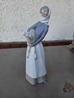 Lladro Figurine 