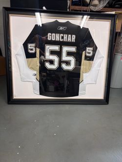 Sergei Gonchar Autographed Pittsburgh Penguins NHL hockey jersey FRAMED  48”x42”