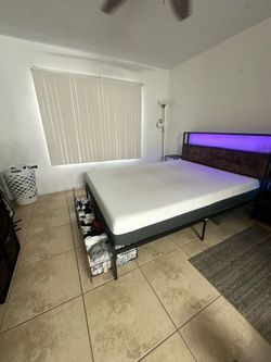Queen bed w/ mattress and 2 nightstands