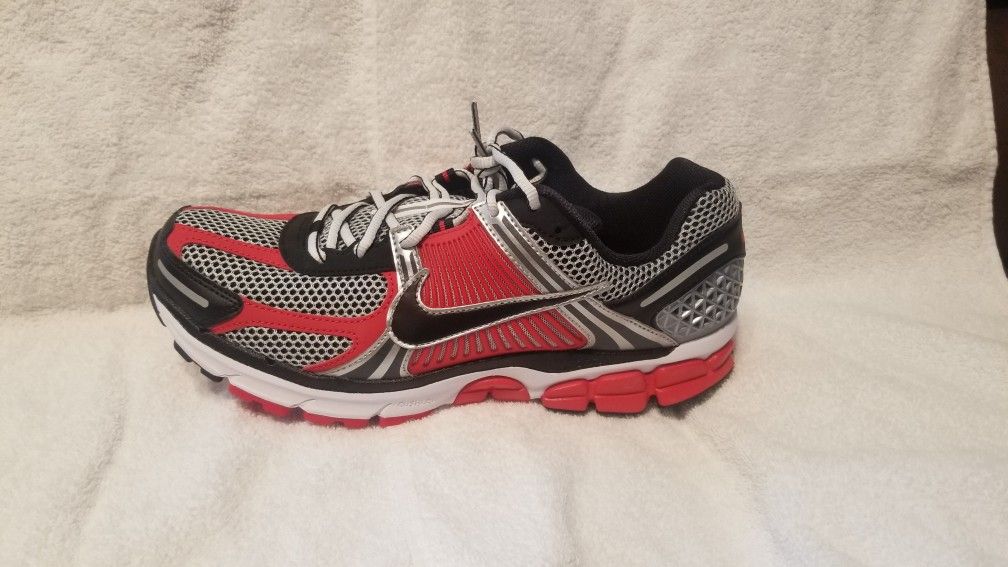 Nike Zoom vomero 5 Size 10.5