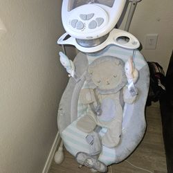 Halo Bassinet/baby Swing/and Play Mat 