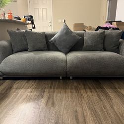 Beautiful Gray detachable ( in middle) couch I ordered online @ Wayfair