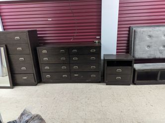 Queen sz Ashley 4pc bedroom set
