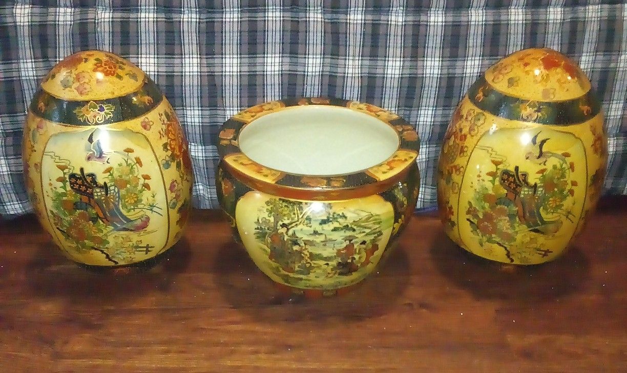 Satsuma Hand Painted Eggs And Vase