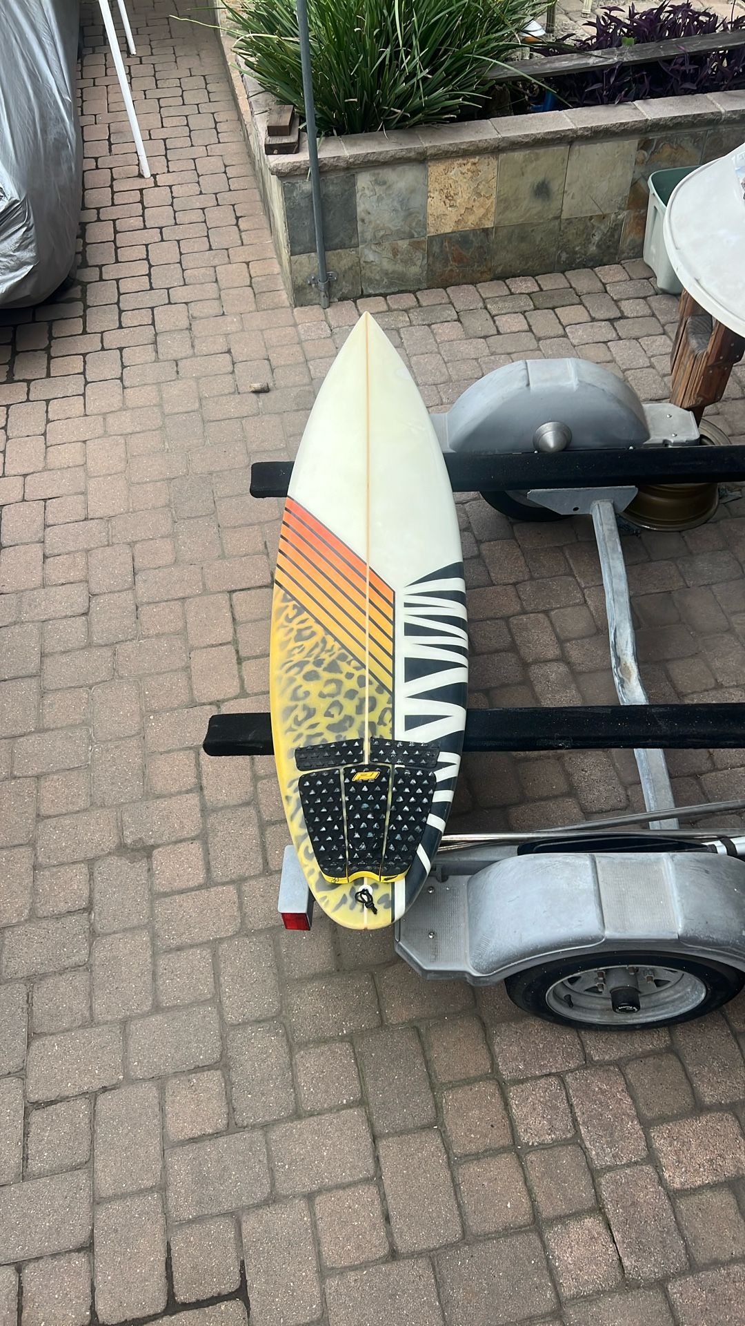Surfboard Shortboard Rounded Pin Tri Fin W/Futures Fin Box