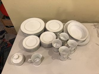 Chinaware Kessington Petite Fleurs Full China Set For Sale In Pico Rivera Ca Offerup