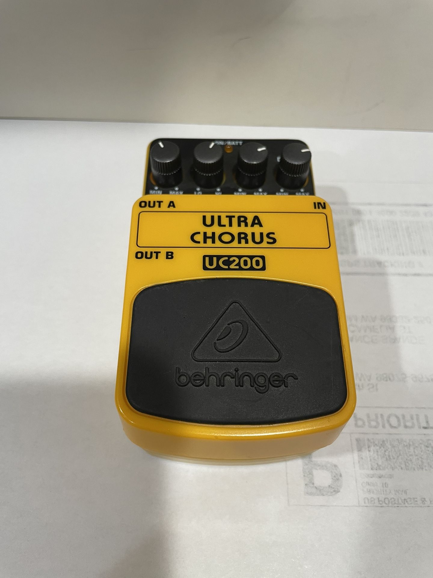Behringer UC200 ULTRA CHORUS  Guitar Effects Pedal