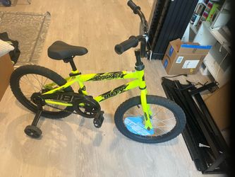 1 Kid Bikes With Training Wheels ⛑️ Like New 40$ Both Perth Amboy Nj 18in